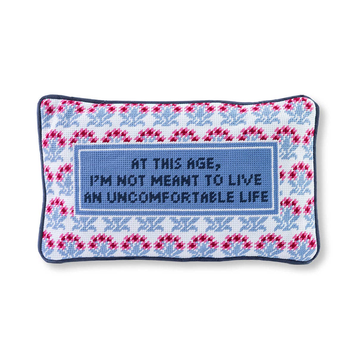 Coussin brodé "at this age"