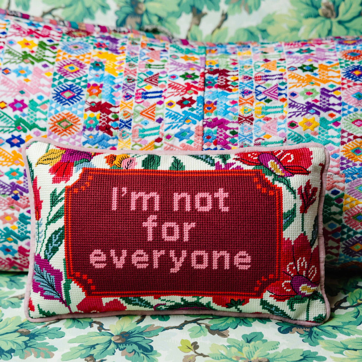 Coussin au point de croix « Not For Everyone »
