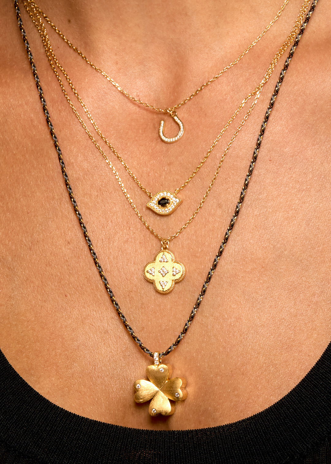 Collier Majestic eye noir - vue portée