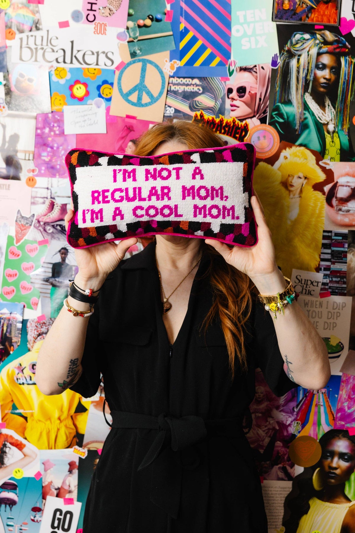 Coussin brodé "Cool Mom"