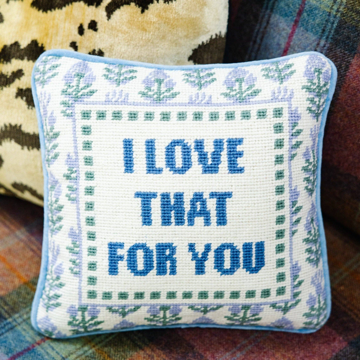 Coussin brodé " Love That for You"