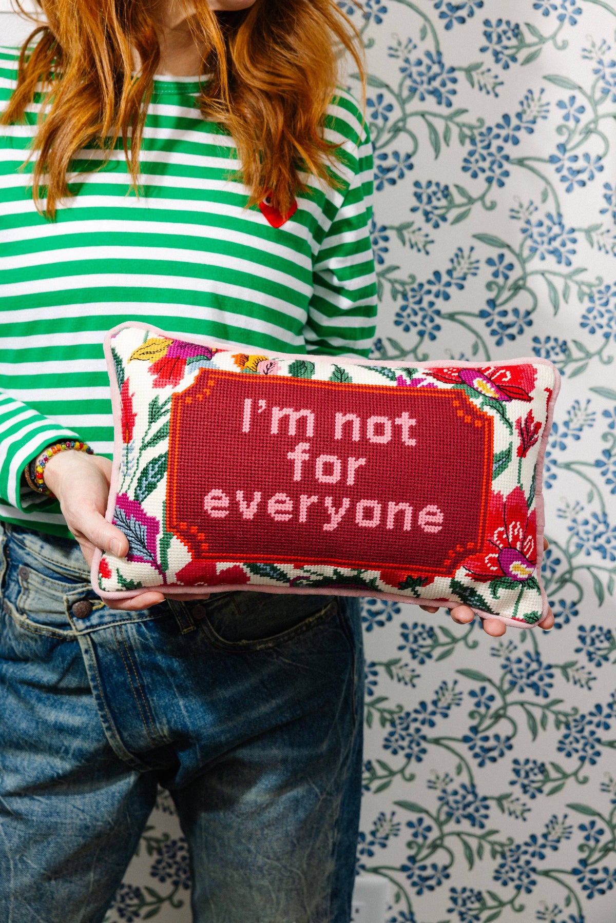 Coussin au point de croix « Not For Everyone »