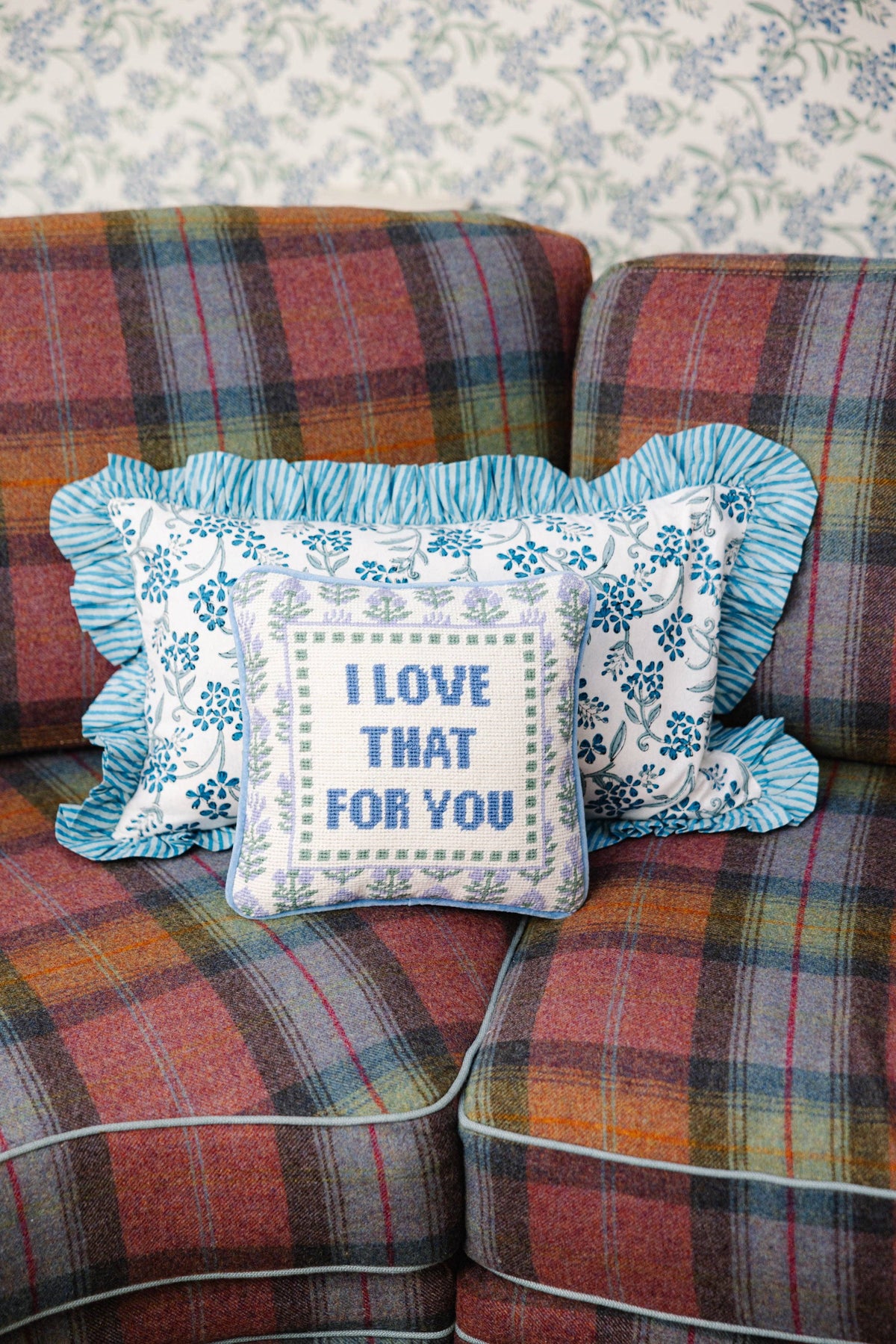 Coussin brodé " Love That for You"