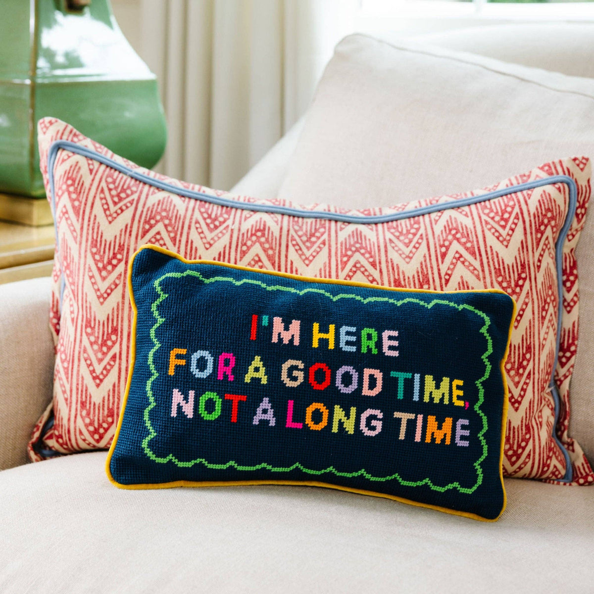 Coussin brodé "Good Time"