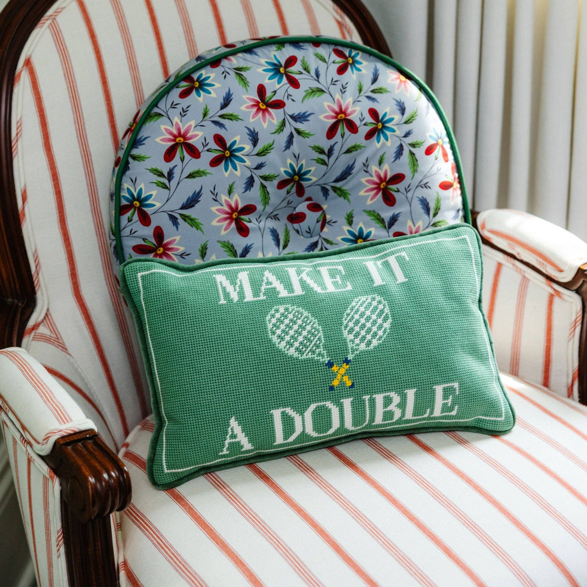Coussin brodé "Make it a double"